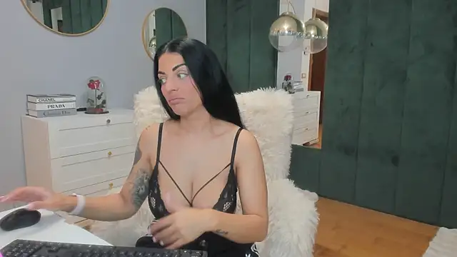 Snapshot of ElisaBaxter chatting on November 2025 03:41:01 AM ElisaBaxter online show from November 2025 03:41:01 AM