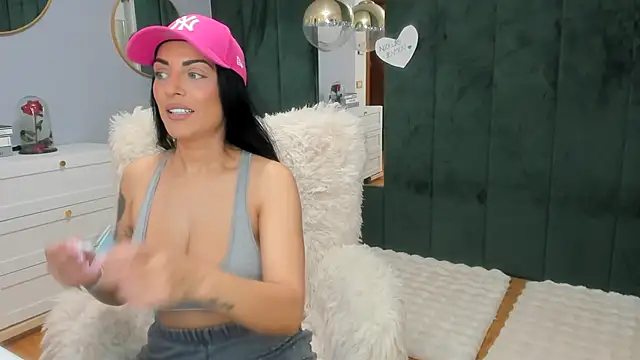 Snapshot of ElisaBaxter chatting on November 2025 05:07:01 AM ElisaBaxter online show from November 2025 05:07:01 AM