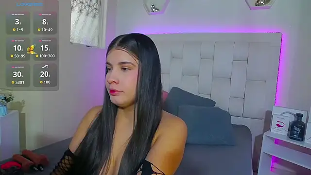 shanakendall online show from October 2025 02:18:02 PM