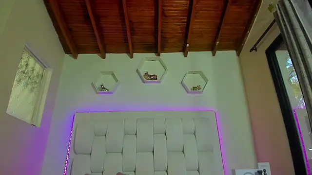 shanakendall online show from November 2025 02:28:01 PM