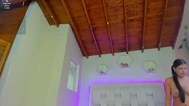 shanakendall online show from December 2025 02:47:02 PM