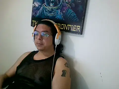 Snapshot of dancingbear14 chatting on May 2026 04:31:02 AM dancingbear14 online show from May 2026 04:31:02 AM