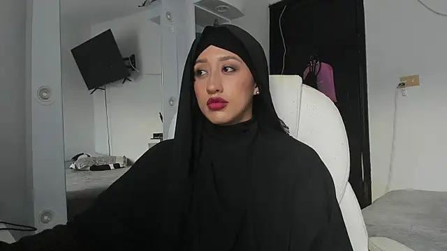 adila anich online show from October 2025 10:07:01 PM