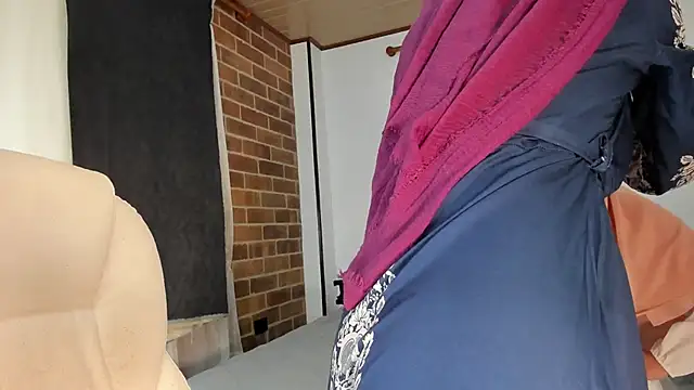 adila anich online show from November 2025 11:27:02 PM