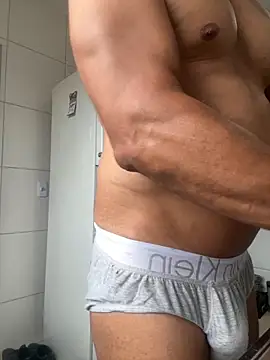 Snapshot of grosso-pau chatting on November 2025 05:18:01 PM grosso-pau online show from November 2025 05:18:01 PM