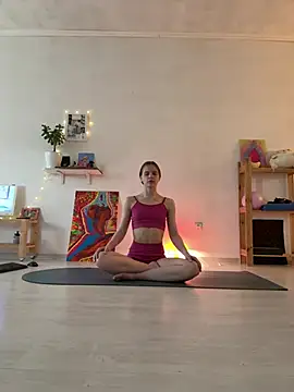 LeyaJohnson online show from April 2026 01:20:01 PM