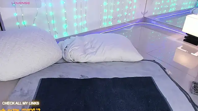 ohyesly  online show from September 2025 11:04:01 AM