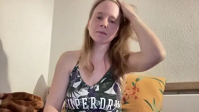 SweetLucy96 online show from March 2025 03:23:02 PM