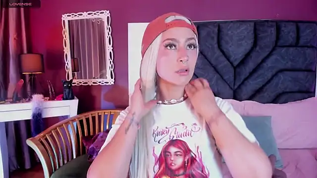 Snapshot of Mia-Bloom chatting on January 2025 03:12:02 AM Mia-Bloom online show from January 2025 03:12:02 AM