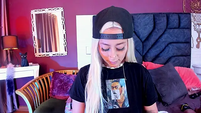 Snapshot of Mia-Bloom chatting on February 2025 07:12:02 AM Mia-Bloom online show from February 2025 07:12:02 AM