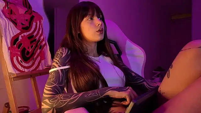 Snapshot of goddess_vee_ chatting on February 2026 03:48:02 AM goddess vee online show from February 2026 03:48:02 AM