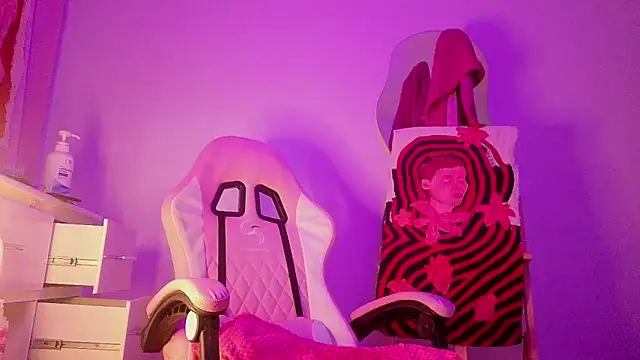 Snapshot of goddess_vee_ chatting on March 2026 12:27:02 AM goddess vee online show from March 2026 12:27:02 AM