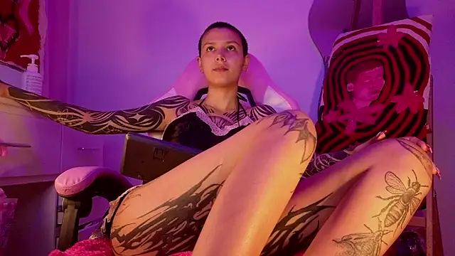 Snapshot of goddess_vee_ chatting on March 2026 01:31:02 AM goddess vee online show from March 2026 01:31:02 AM