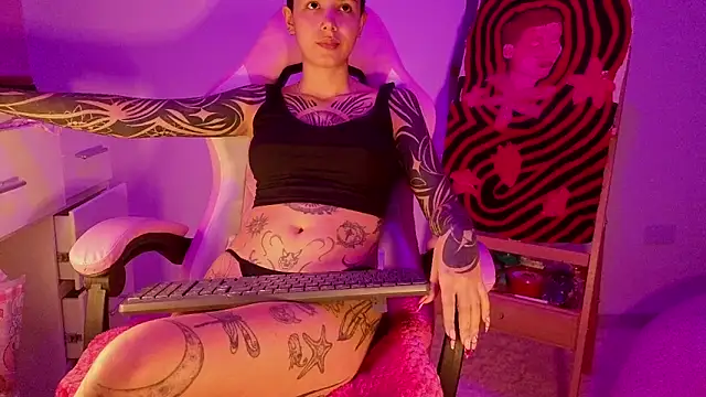 Snapshot of goddess_vee_ chatting on March 2026 11:08:01 PM goddess vee online show from March 2026 11:08:01 PM