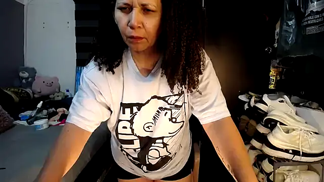 maturehoxx online show from November 2025 02:25:01 AM