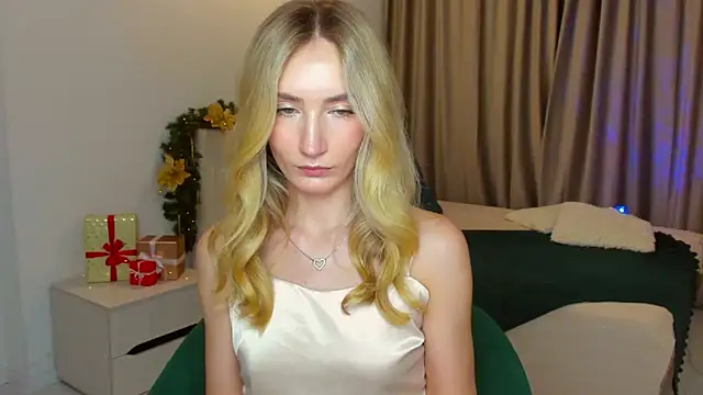 Snapshot of bella__rose chatting on December 2024 01:12:02 PM bella rose online show from December 2024 01:12:02 PM
