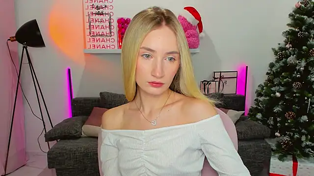 Snapshot of bella__rose chatting on December 2024 06:17:02 AM bella rose online show from December 2024 06:17:02 AM