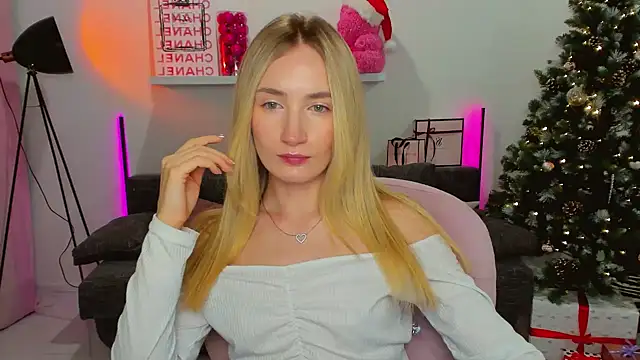 Snapshot of bella__rose chatting on December 2024 12:27:02 PM bella rose online show from December 2024 12:27:02 PM