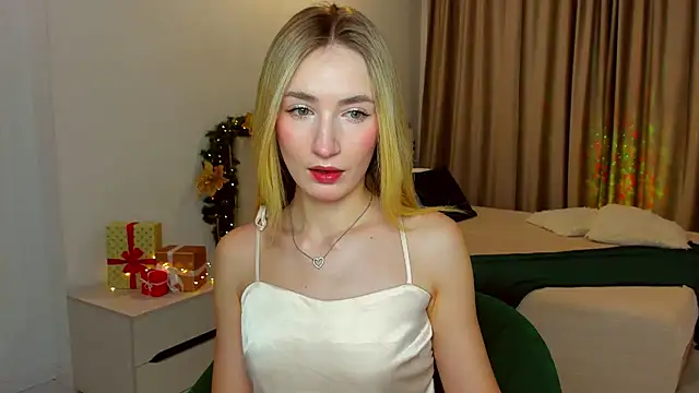 Snapshot of bella__rose chatting on December 2024 06:30:02 AM bella rose online show from December 2024 06:30:02 AM