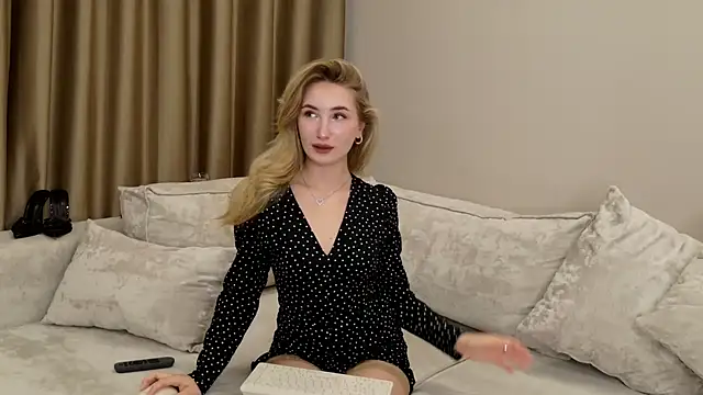 Snapshot of bella__rose chatting on September 2025 07:13:02 AM bella rose online show from September 2025 07:13:02 AM