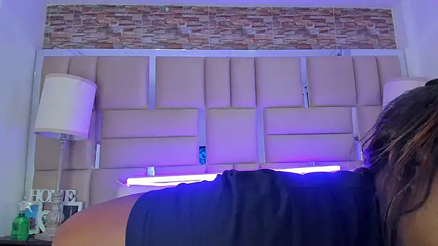 ShaniaBrownn online show from October 2025 07:57:02 PM