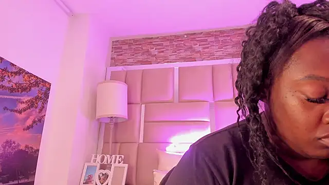 ShaniaBrownn online show from February 2026 07:21:01 PM