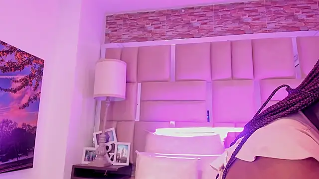 ShaniaBrownn online show from March 2026 06:40:01 PM