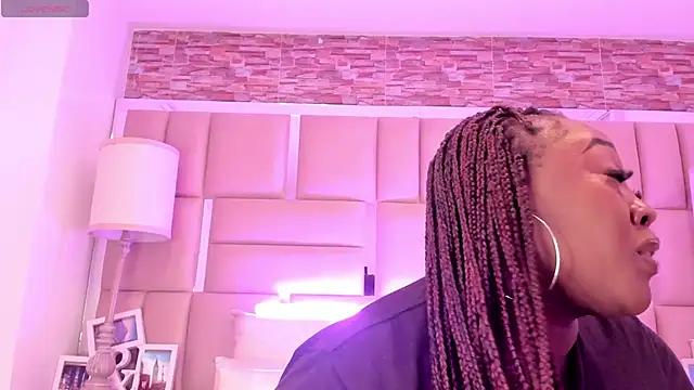 ShaniaBrownn online show from June 2026 08:18:02 PM