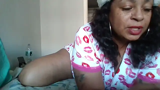 MSweetLindaParks online show from December 2024 06:26:01 PM