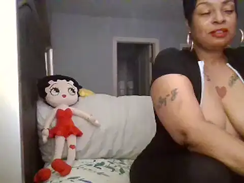 MSweetLindaParks online show from March 2025 10:56:01 PM