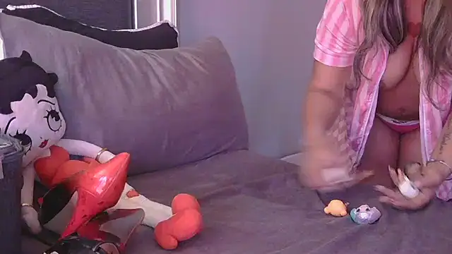 MSweetLindaParks online show from January 2026 02:43:02 PM