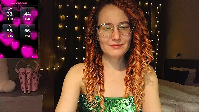 Snapshot of AgnesGraham chatting on December 2024 01:10:01 AM AgnesGraham online show from December 2024 01:10:01 AM