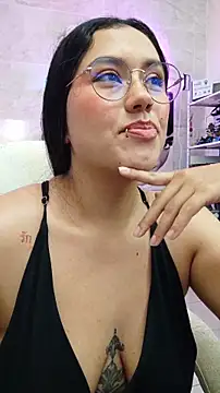 LauraRuiz1 online show from May 2026 11:23:01 PM