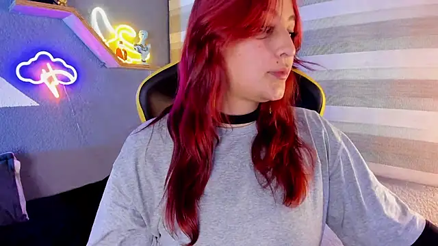 Snapshot of AnaPola chatting on February 2025 08:44:02 AM AnaPola online show from February 2025 08:44:02 AM