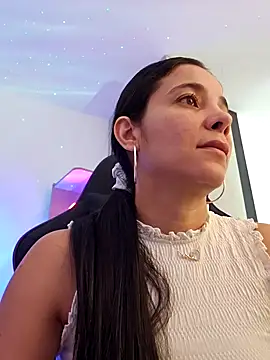 Snapshot of miaeyes chatting on January 2025 04:30:02 PM miaeyes online show from January 2025 04:30:02 PM