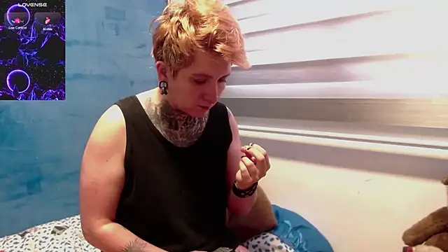 Marieblueeyes online show from December 2025 04:25:01 PM