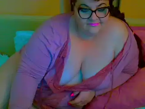 Snapshot of SinlessHeavy chatting on December 2024 11:34:01 PM SinlessHeavy online show from December 2024 11:34:01 PM