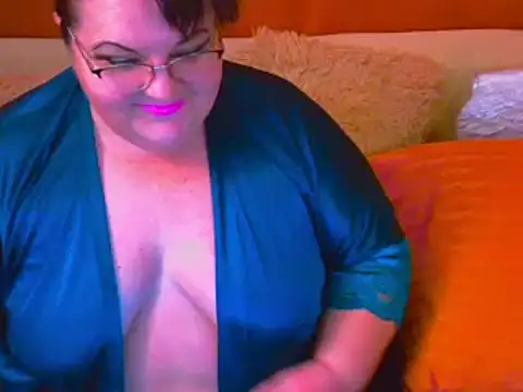 Snapshot of SinlessHeavy chatting on February 2025 10:53:02 PM SinlessHeavy online show from February 2025 10:53:02 PM