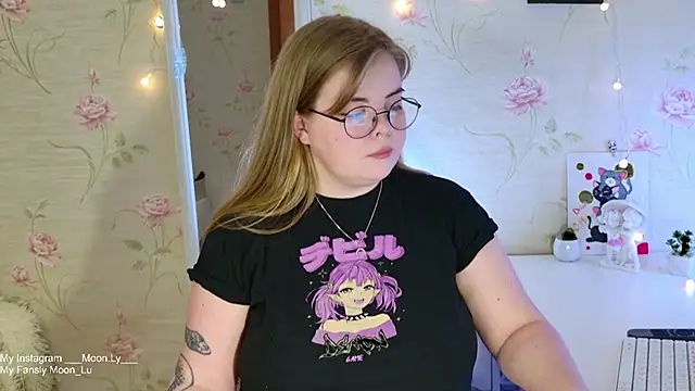 Snapshot of sinnamon_ chatting on December 2025 12:36:02 PM sinnamon online show from December 2025 12:36:02 PM