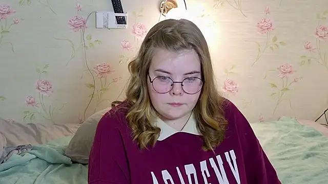 Snapshot of sinnamon_ chatting on February 2026 04:18:01 PM sinnamon online show from February 2026 04:18:01 PM