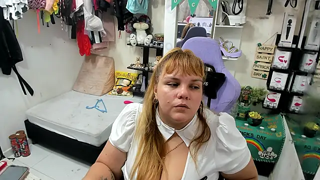 Snapshot of allsson_queen chatting on March 2025 03:55:02 AM allsson queen online show from March 2025 03:55:02 AM