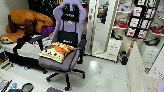 allsson queen online show from November 2025 07:16:01 PM