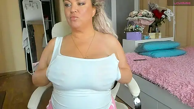 Snapshot of PamHardFuck chatting on November 2025 10:17:01 AM PamHardFuck online show from November 2025 10:17:01 AM