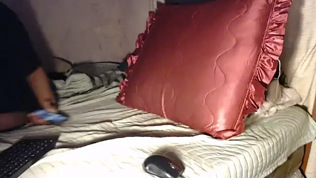 Snapshot of devine_TATAS chatting on October 2025 04:59:02 PM devine TATAS online show from October 2025 04:59:02 PM