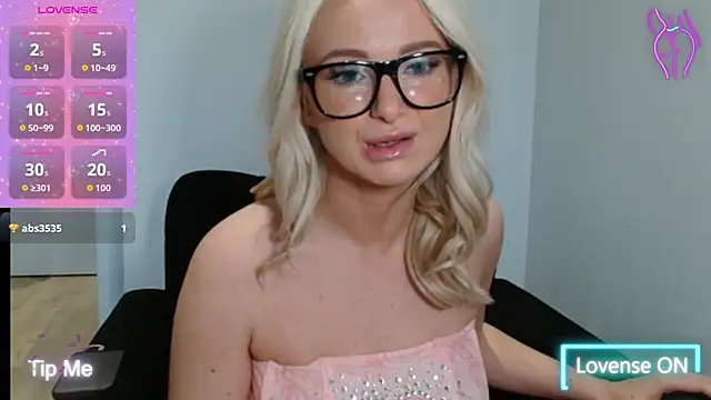 Snapshot of chelseablonde chatting on November 2025 03:55:01 PM chelseablonde online show from November 2025 03:55:01 PM