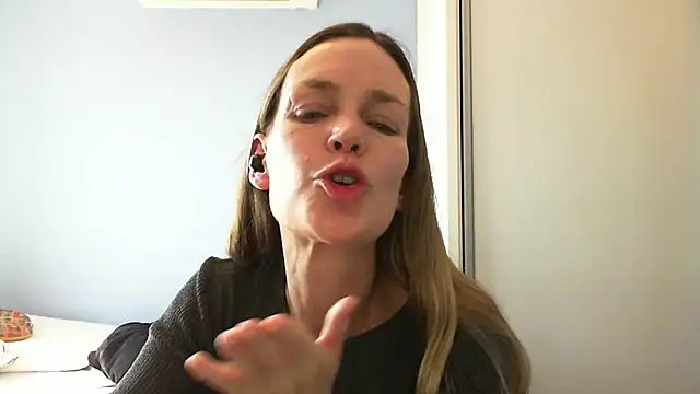 Annylove1 online show from September 2025 05:13:01 PM