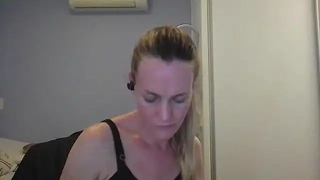 Annylove1 online show from December 2025 12:29:01 AM