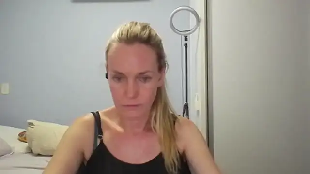 Annylove1 online show from January 2026 12:27:02 AM