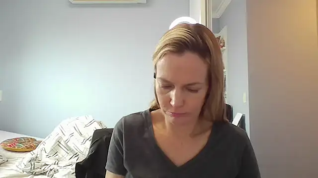 Snapshot of Annylove1 chatting on February 2026 10:52:02 AM Annylove1 online show from February 2026 10:52:02 AM