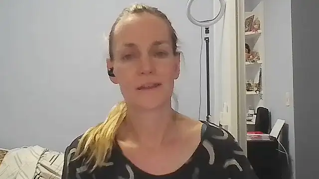 Snapshot of Annylove1 chatting on February 2026 12:15:02 AM Annylove1 online show from February 2026 12:15:02 AM